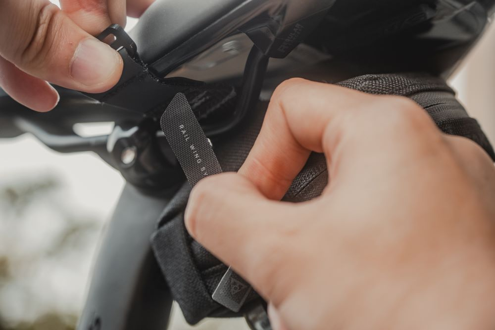 Topeak Satteltasche Elementa S 0.3l, schwarz, Rail-Wing Strap System - Strap Mount, 10.5x7x5.5cm, 47g